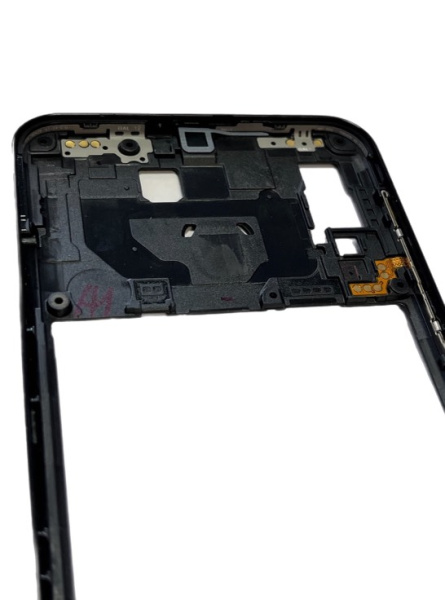 Средняя часть корпуса Samsung Galaxy A20 SM-A205F (черная) с боковыми кнопками